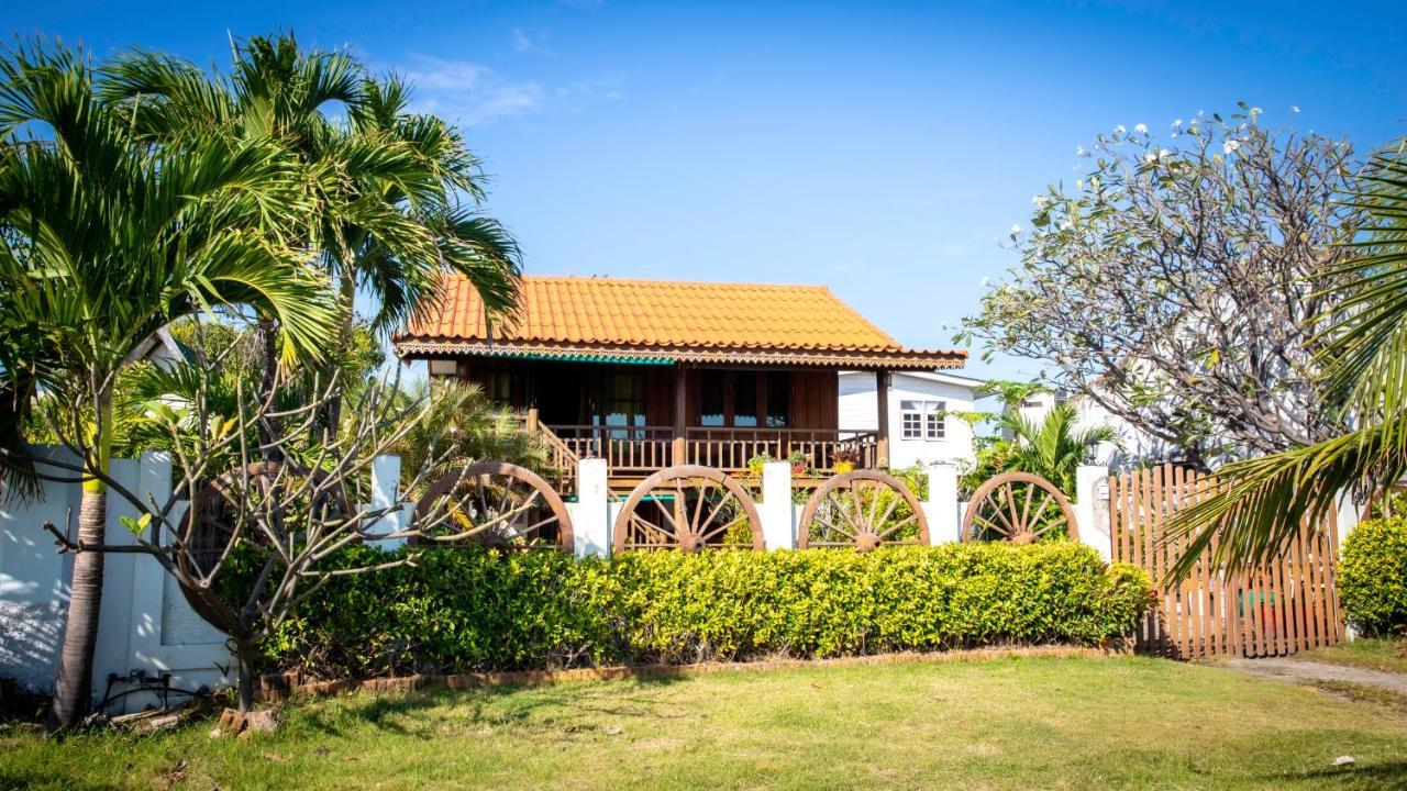 Seesea Thai Wooden House On Beachfront Prachuap Khiri Khan Exterior photo