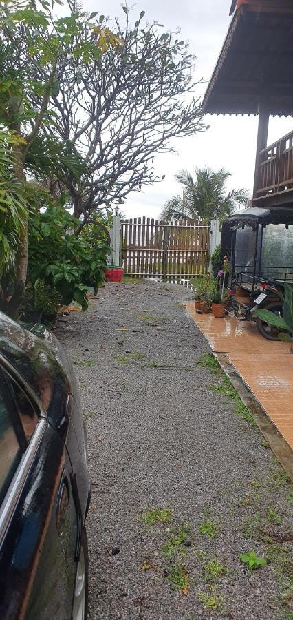 Seesea Thai Wooden House On Beachfront Prachuap Khiri Khan Room photo